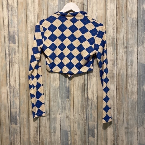 Fashion nova a day at the race | tan & blue checkered triangle crop button up| M - Picture 12 of 13